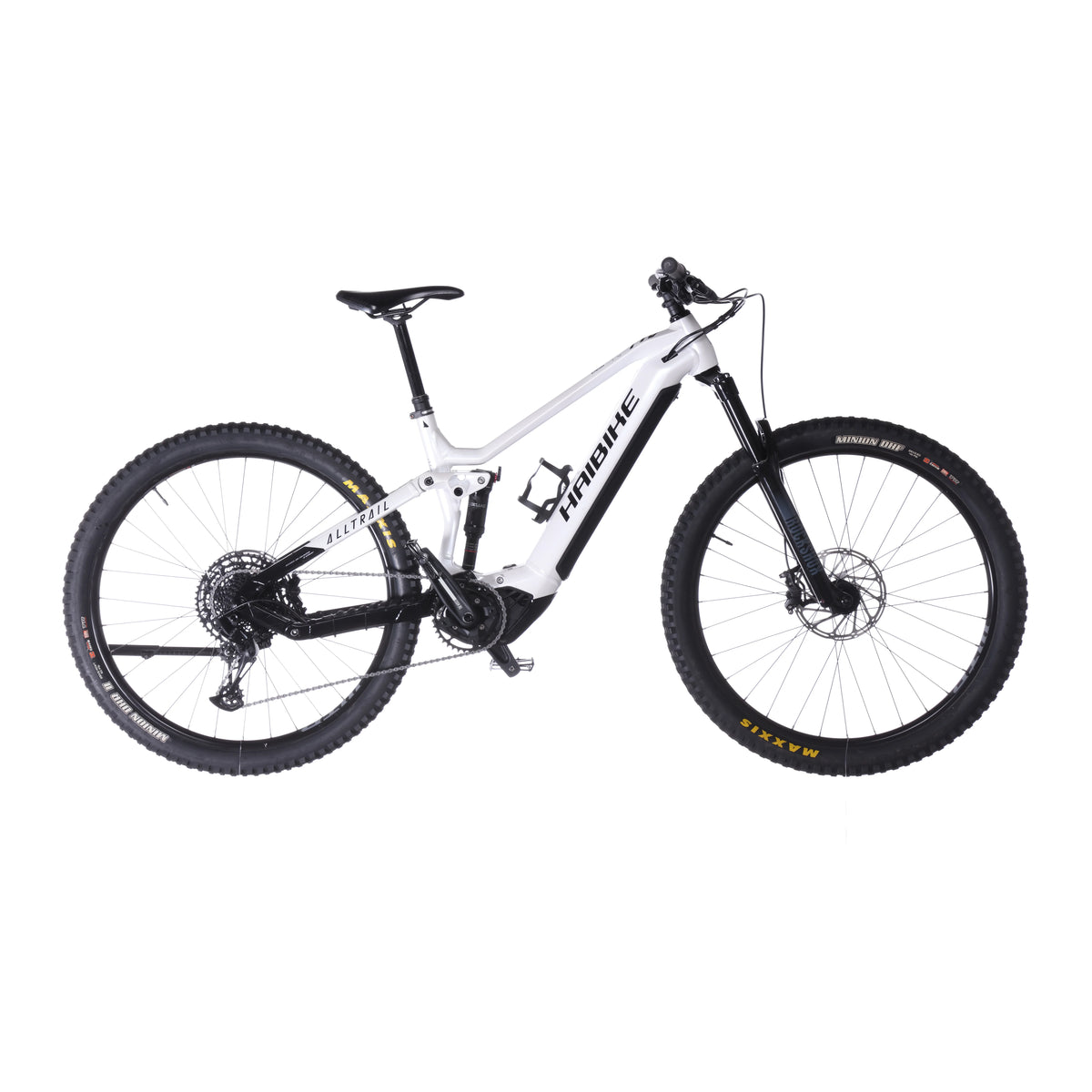 AllTrail 7 - Front view
