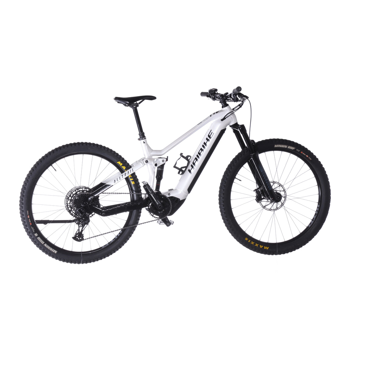 AllTrail 7 - Left view