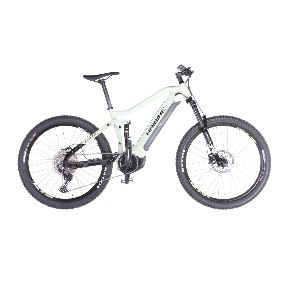 AllTrail 4 - Front view